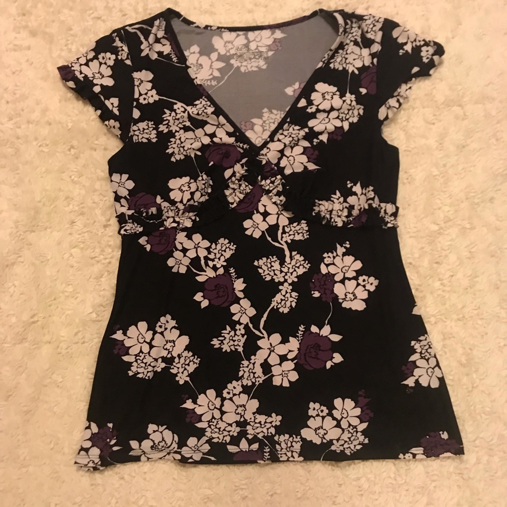 ❌SOLD❌ Black, Purple, White Floral Stretchy Shirt - Picture 3 of 8
